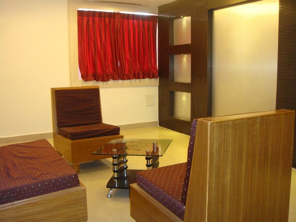 Hotel Mars Chennai Bagian luar foto