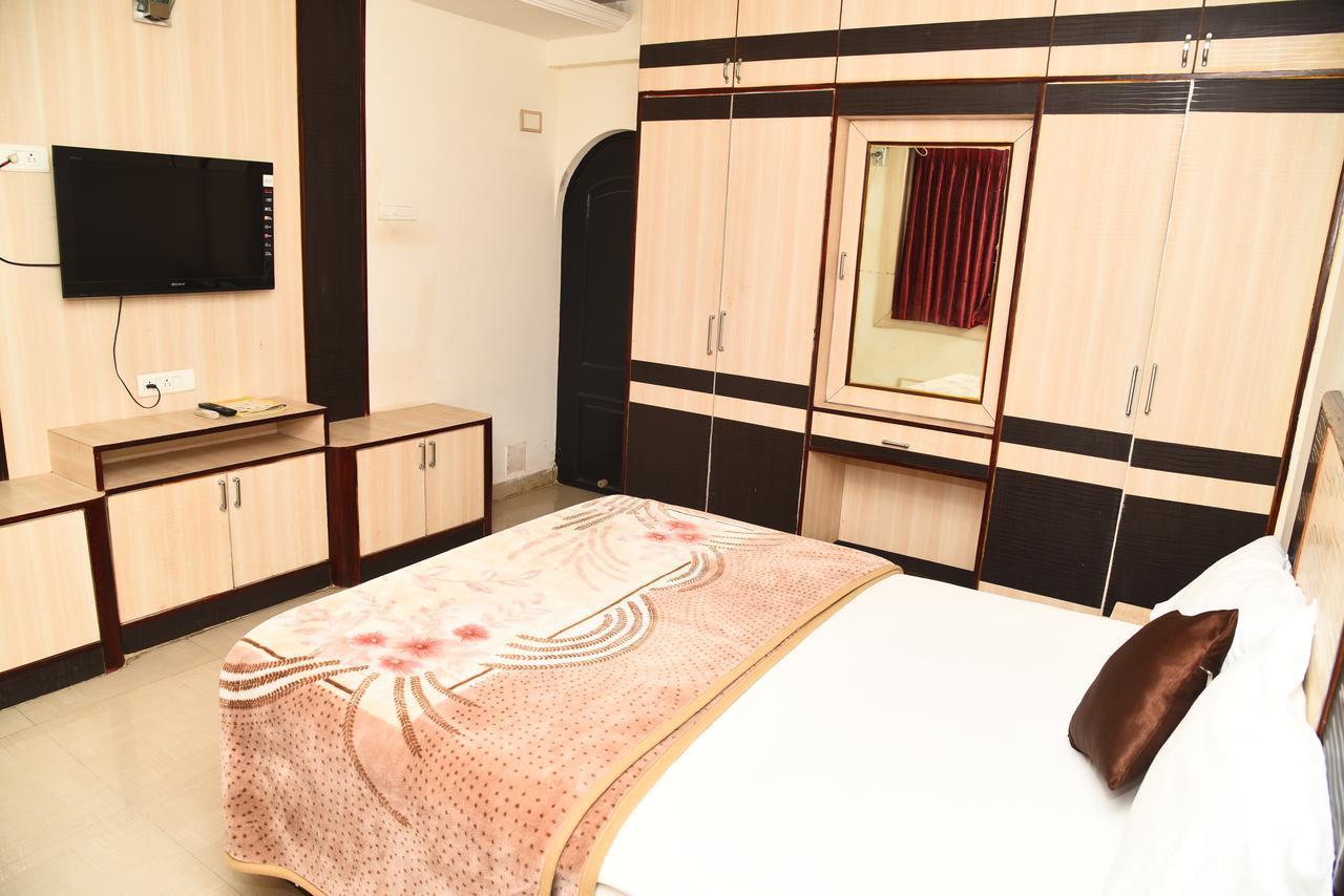 Hotel Mars Chennai Bagian luar foto