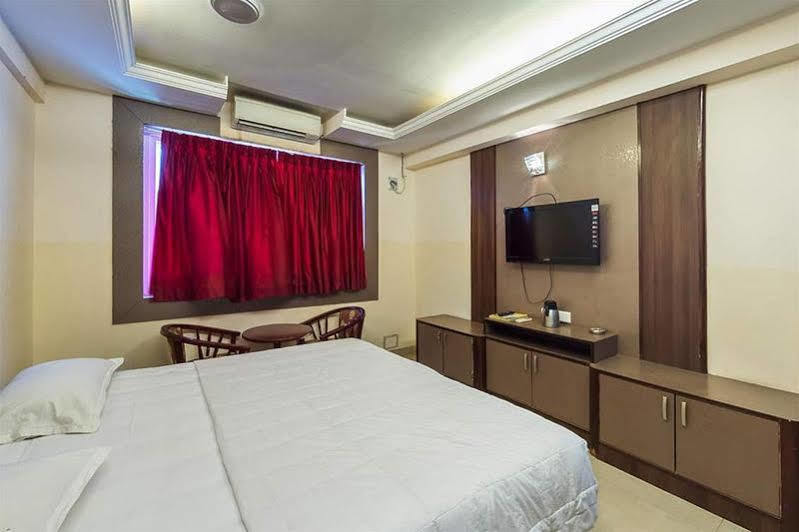 Hotel Mars Chennai Bagian luar foto