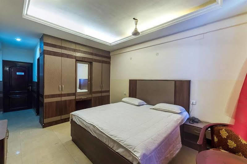 Hotel Mars Chennai Bagian luar foto